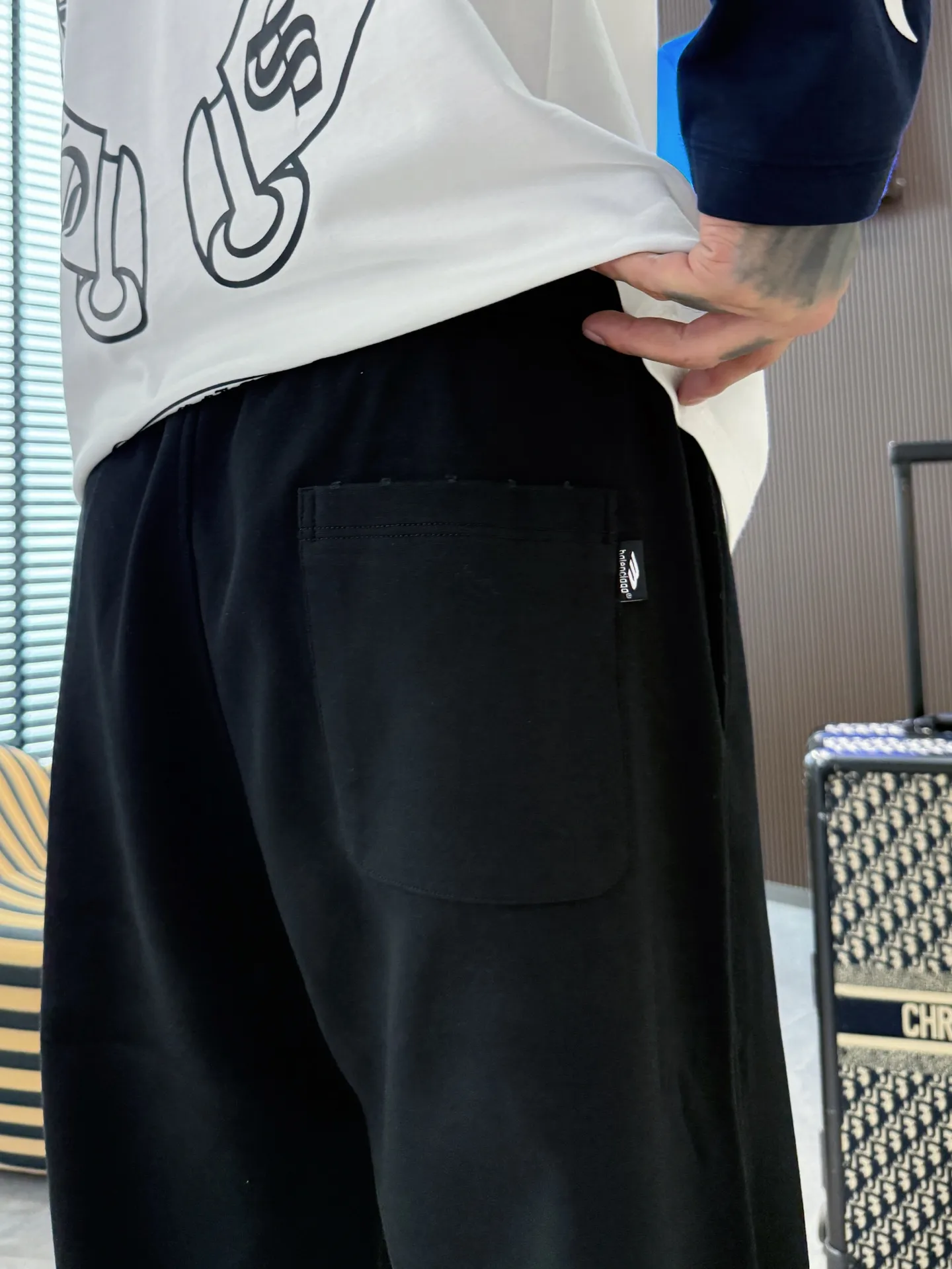 Balenciaga 🆕2026 Autumn and Winter New Arrival Casual Pants! The official website will be released simultaneously. Brand Classic LOGO casual pants, customized fabrics, excellent comfort and strong touch. Highly recognisable, perfect appearance and craftsmanship. Size:M-3XL